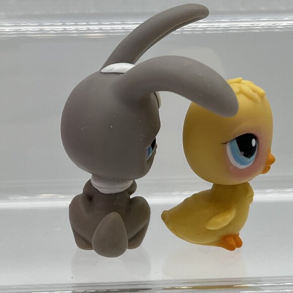 Littlest Pet Shop Gray Bunny Rabbit & Baby Chick Pink Spring Basket 2004 Easter - Picture 3 of 13